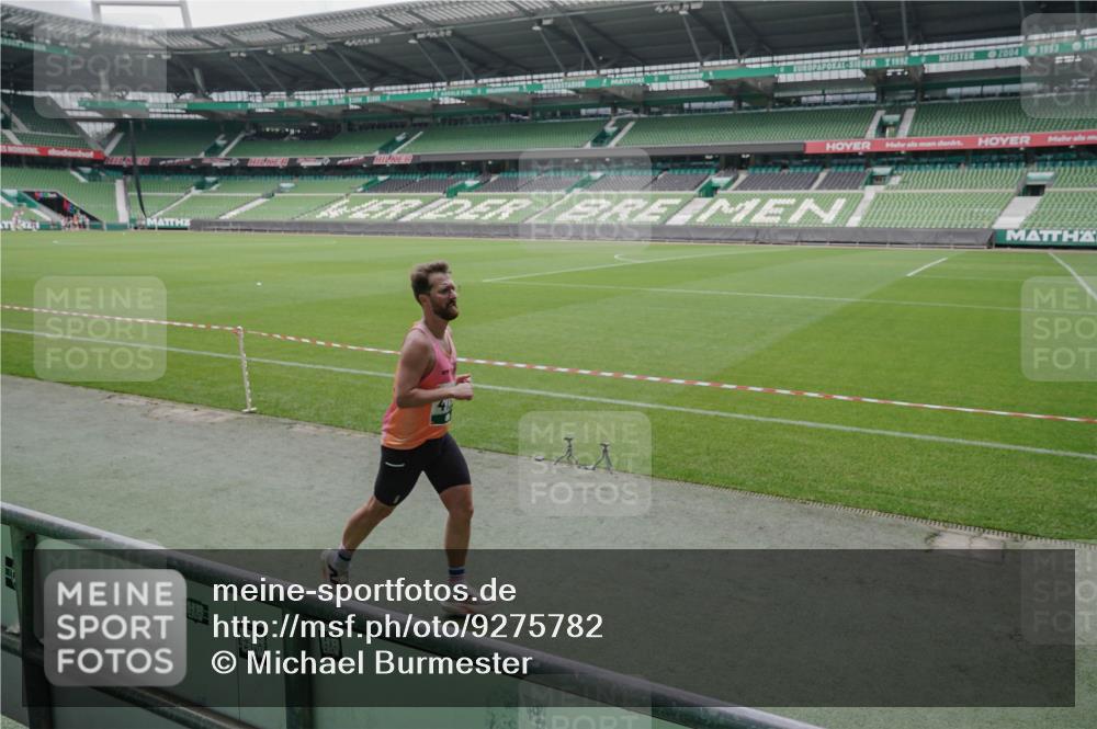 05.10.2025 - 20. swb-Marathon Bremen Michael Burmester http://msf.ph/oto/9275782 05.10.2025 12:52:55 Laufen im Stadion 248, 550, 590, 615, 793, 832, 1298, 1367, 1431, 1552, 1600, 1667, 2072, 2075, 2595, 3033, 4132, 4218, 4362, 4573, 4729, 4746, 4805, 4914, 4935, 5169, 5447, 5459, 5561, 5579, 5675, 5866, 6492, 6630, 6677, 7277, 7416, 7634, 7773, 7975, 8238, 8297, 8349, 8431, 8462, 8580, 8701, 8921, 9115, 10338, 1029, 1550, 3041, 3178, 3626, 5068, 5108, 5416, 6367, 7012, 7031, 7293, 7313, 7419, 8218, 8534, 8558, 8701, 9115 meine-sportfotos.de