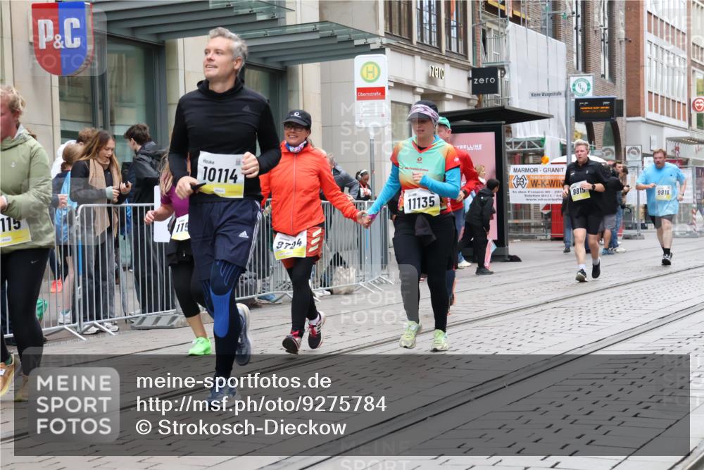 05.10.2025 - 20. swb-Marathon Bremen Strokosch-Dieckow http://msf.ph/oto/9275784 05.10.2025 11:13:50 Ziel 9012, 9342, 9380, 9631, 9667, 9695, 9724, 9818, 9819, 10000, 10036, 10114, 10115, 10201, 10491, 10512, 10721, 10832, 11036, 11135, 11539, 11541, 11548, 11555, 9012, 9342, 9380, 9631, 9667, 9695, 9724, 9818, 9819, 10000, 10036, 10114, 10115, 10201, 10491, 10512, 10721, 10832, 11036, 11135, 11539, 11541, 11548, 11555 meine-sportfotos.de