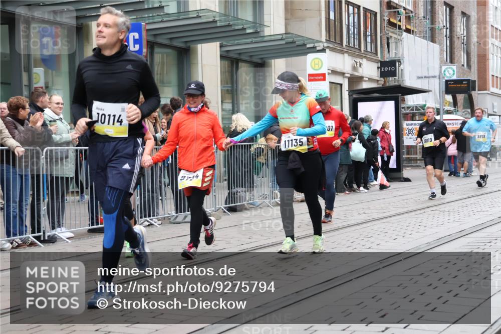 05.10.2025 - 20. swb-Marathon Bremen Strokosch-Dieckow http://msf.ph/oto/9275794 05.10.2025 11:13:50 Ziel 9012, 9342, 9380, 9631, 9667, 9695, 9724, 9818, 9819, 10000, 10036, 10114, 10115, 10201, 10491, 10512, 10721, 10832, 11036, 11135, 11539, 11541, 11548, 11555, 9012, 9342, 9380, 9631, 9667, 9695, 9724, 9818, 9819, 10000, 10036, 10114, 10115, 10201, 10491, 10512, 10721, 10832, 11036, 11135, 11539, 11541, 11548, 11555 meine-sportfotos.de