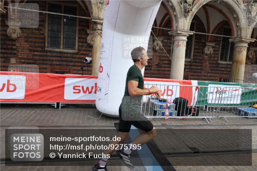 05.10.2025 - 20. swb-Marathon Bremen Yannick Fuchs http://msf.ph/oto/9275795 05.10.2025 12:37:13 Ziel 909 meine-sportfotos.de