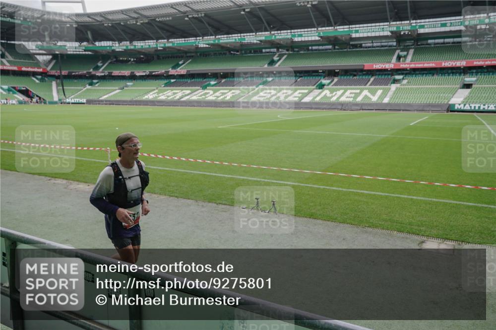 05.10.2025 - 20. swb-Marathon Bremen Michael Burmester http://msf.ph/oto/9275801 05.10.2025 12:52:59 Laufen im Stadion 248, 550, 590, 615, 793, 832, 1298, 1367, 1431, 1552, 1600, 1667, 2072, 2075, 4132, 4218, 4362, 4573, 4729, 4746, 4805, 4914, 4935, 5169, 5447, 5459, 5561, 5579, 5866, 6492, 6630, 6677, 7277, 7416, 7634, 7773, 7975, 8238, 8297, 8349, 8431, 8462, 8580, 8921, 10338, 1550, 2595, 3033, 3041, 3626, 5675, 6367, 7012, 7031, 7293, 7313, 8218, 8534, 8558, 8701, 9115 meine-sportfotos.de