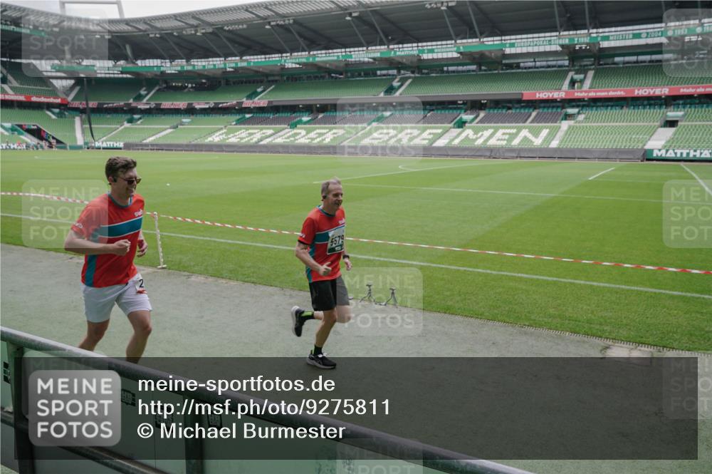 05.10.2025 - 20. swb-Marathon Bremen Michael Burmester http://msf.ph/oto/9275811 05.10.2025 12:53:00 Laufen im Stadion 248, 550, 590, 615, 793, 832, 1298, 1367, 1431, 1552, 1600, 1667, 2072, 2075, 4132, 4218, 4362, 4573, 4729, 4746, 4805, 4914, 4935, 5169, 5447, 5459, 5561, 5579, 5866, 6492, 6630, 6677, 7277, 7416, 7634, 7773, 7975, 8238, 8297, 8349, 8431, 8462, 8580, 8921, 10338, 1550, 1552, 2595, 3033, 3041, 3626, 5459, 5675, 6367, 7012, 7031, 7293, 8218, 8534, 8558, 8701, 9115 meine-sportfotos.de
