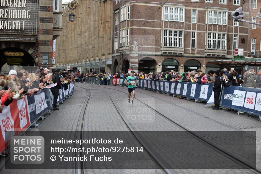 05.10.2025 - 20. swb-Marathon Bremen Yannick Fuchs http://msf.ph/oto/9275814 05.10.2025 12:37:16 Ziel 909 meine-sportfotos.de