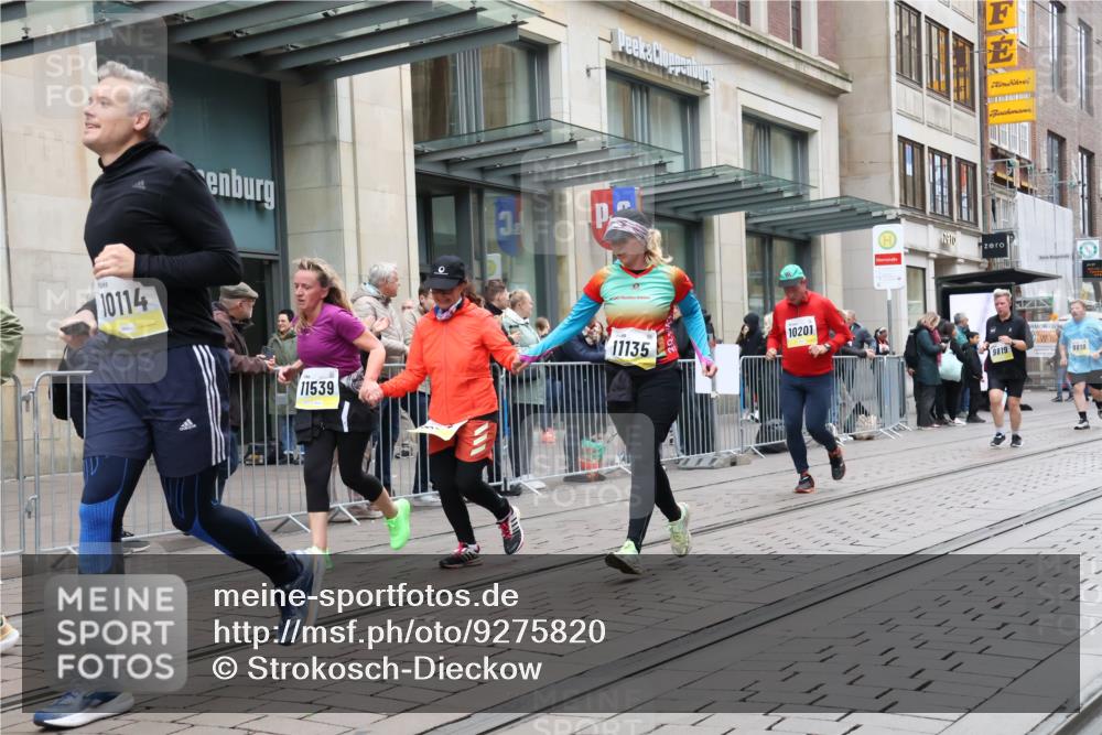 05.10.2025 - 20. swb-Marathon Bremen Strokosch-Dieckow http://msf.ph/oto/9275820 05.10.2025 11:13:52 Ziel 9012, 9342, 9380, 9695, 9724, 9818, 9819, 10036, 10114, 10115, 10201, 10491, 10512, 10721, 10832, 11036, 11135, 11539, 11548, 11555, 9012, 9342, 9380, 9695, 9724, 9818, 9819, 10036, 10114, 10115, 10201, 10491, 10512, 10721, 10832, 11036, 11135, 11539, 11548, 11555 meine-sportfotos.de