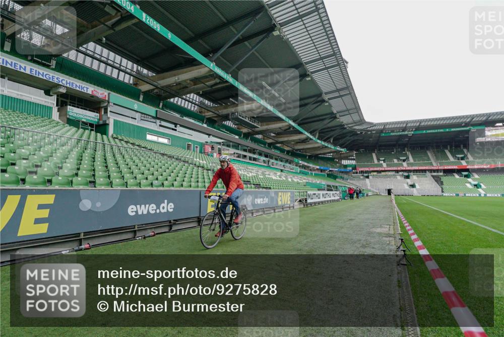 05.10.2025 - 20. swb-Marathon Bremen Michael Burmester http://msf.ph/oto/9275828 05.10.2025 10:15:57 Laufen im Stadion 2, 33, 35, 35 meine-sportfotos.de