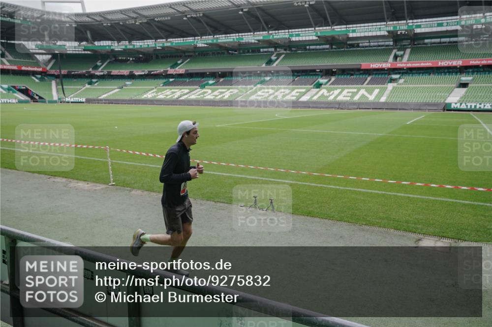 05.10.2025 - 20. swb-Marathon Bremen Michael Burmester http://msf.ph/oto/9275832 05.10.2025 12:53:08 Laufen im Stadion 248, 550, 590, 615, 793, 832, 869, 1298, 1367, 1431, 1538, 1600, 1667, 1868, 2072, 2075, 3553, 4132, 4218, 4573, 4729, 4746, 4805, 4914, 4935, 5169, 5447, 5561, 5579, 5866, 6492, 6630, 6677, 7255, 7277, 7408, 7416, 7634, 7773, 7975, 8238, 8297, 8349, 8431, 8462, 8580, 8709, 8921, 10338, 1550, 1552, 2595, 3033, 3041, 3626, 4362, 5459, 5561, 5675, 6367, 7012, 7293, 8218, 8558, 8701, 9115 meine-sportfotos.de