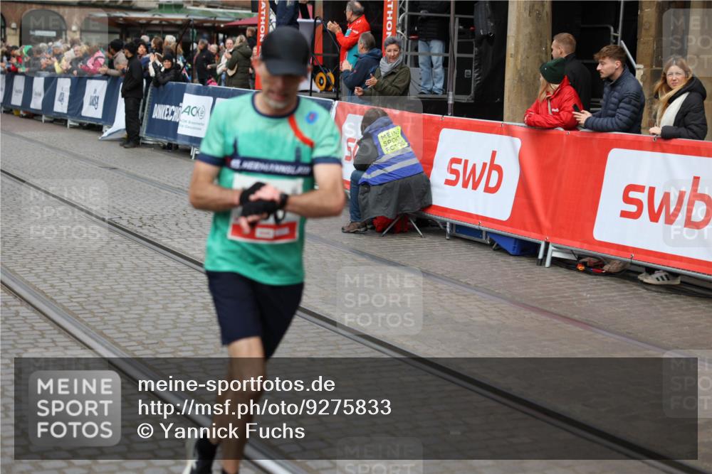 05.10.2025 - 20. swb-Marathon Bremen Yannick Fuchs http://msf.ph/oto/9275833 05.10.2025 12:37:21 Ziel 953 meine-sportfotos.de