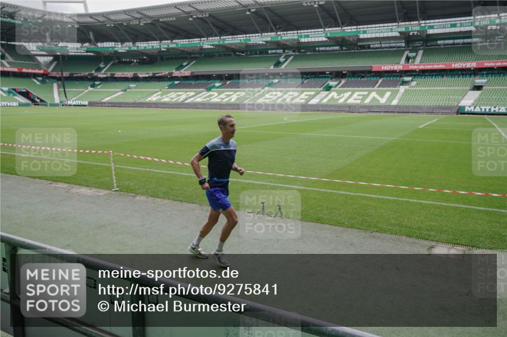 05.10.2025 - 20. swb-Marathon Bremen Michael Burmester http://msf.ph/oto/9275841 05.10.2025 12:53:09 Laufen im Stadion 248, 550, 590, 615, 793, 832, 869, 1298, 1367, 1431, 1538, 1600, 1667, 1868, 2072, 2075, 3553, 4132, 4218, 4573, 4729, 4746, 4805, 4914, 4935, 5169, 5425, 5447, 5579, 5866, 6492, 6630, 6677, 6806, 7255, 7277, 7408, 7416, 7634, 7773, 7975, 8238, 8297, 8349, 8431, 8462, 8580, 8709, 8921, 10338, 1550, 1552, 2595, 3033, 3041, 3626, 4362, 5459, 5561, 5675, 6367, 7012, 7293, 7634, 8218, 8701, 9115 meine-sportfotos.de