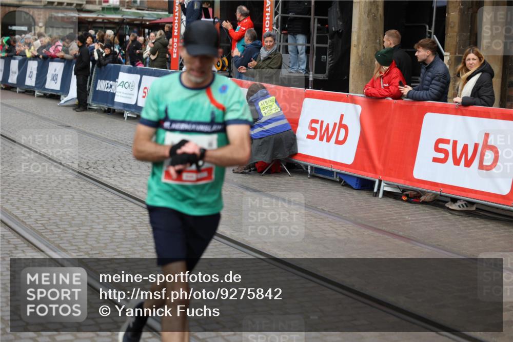 05.10.2025 - 20. swb-Marathon Bremen Yannick Fuchs http://msf.ph/oto/9275842 05.10.2025 12:37:21 Ziel 953 meine-sportfotos.de