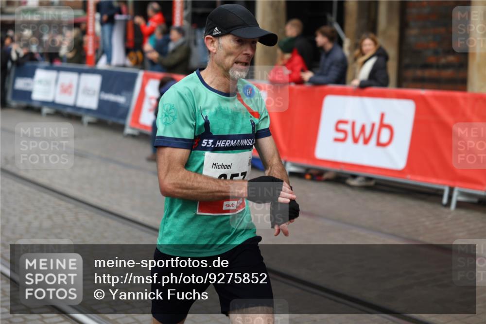 05.10.2025 - 20. swb-Marathon Bremen Yannick Fuchs http://msf.ph/oto/9275852 05.10.2025 12:37:21 Ziel 953 meine-sportfotos.de
