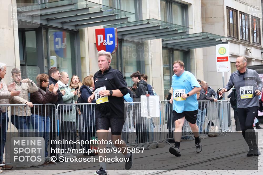 05.10.2025 - 20. swb-Marathon Bremen Strokosch-Dieckow http://msf.ph/oto/9275857 05.10.2025 11:13:55 Ziel 9012, 9380, 9695, 9724, 9756, 9818, 9819, 10114, 10115, 10201, 10491, 10832, 11036, 11135, 11539, 11555, 9012, 9380, 9695, 9724, 9756, 9818, 9819, 10114, 10115, 10201, 10491, 10832, 11036, 11135, 11539, 11555 meine-sportfotos.de