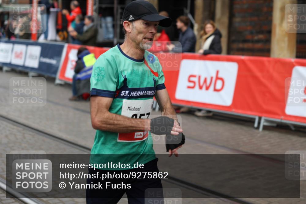 05.10.2025 - 20. swb-Marathon Bremen Yannick Fuchs http://msf.ph/oto/9275862 05.10.2025 12:37:21 Ziel 953 meine-sportfotos.de