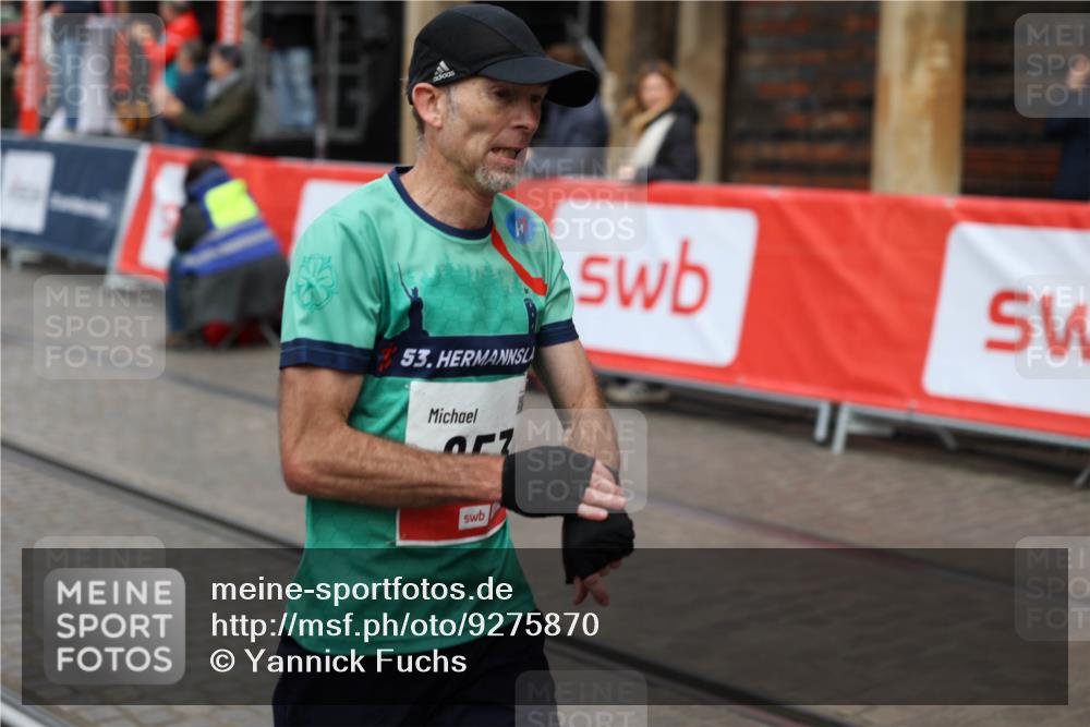 05.10.2025 - 20. swb-Marathon Bremen Yannick Fuchs http://msf.ph/oto/9275870 05.10.2025 12:37:21 Ziel 953 meine-sportfotos.de