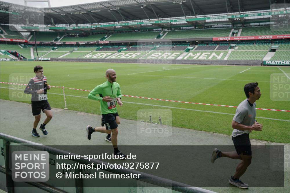 05.10.2025 - 20. swb-Marathon Bremen Michael Burmester http://msf.ph/oto/9275877 05.10.2025 12:53:22 Laufen im Stadion 248, 550, 590, 832, 869, 1009, 1164, 1367, 1431, 1538, 1600, 1656, 1667, 1868, 2030, 2050, 2072, 2075, 2250, 2288, 3363, 3553, 4132, 4218, 4294, 4573, 4729, 4746, 4935, 5169, 5425, 5571, 5579, 5866, 5944, 6492, 6677, 6806, 7255, 7408, 7617, 7905, 8238, 8297, 8431, 8462, 8499, 8709, 615, 793, 1298, 4362, 4805, 4914, 5447, 5561, 6630, 6677, 7277, 7416, 7634, 7773, 7975, 8349, 8580, 8921, 10338 meine-sportfotos.de
