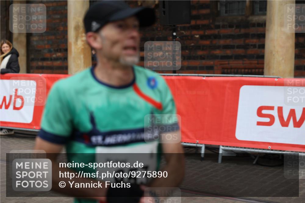 05.10.2025 - 20. swb-Marathon Bremen Yannick Fuchs http://msf.ph/oto/9275890 05.10.2025 12:37:21 Ziel 953 meine-sportfotos.de
