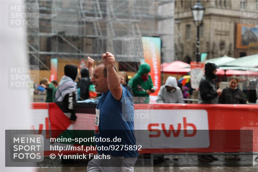 05.10.2025 - 20. swb-Marathon Bremen Yannick Fuchs http://msf.ph/oto/9275892 05.10.2025 14:55:57 Ziel 1430 meine-sportfotos.de