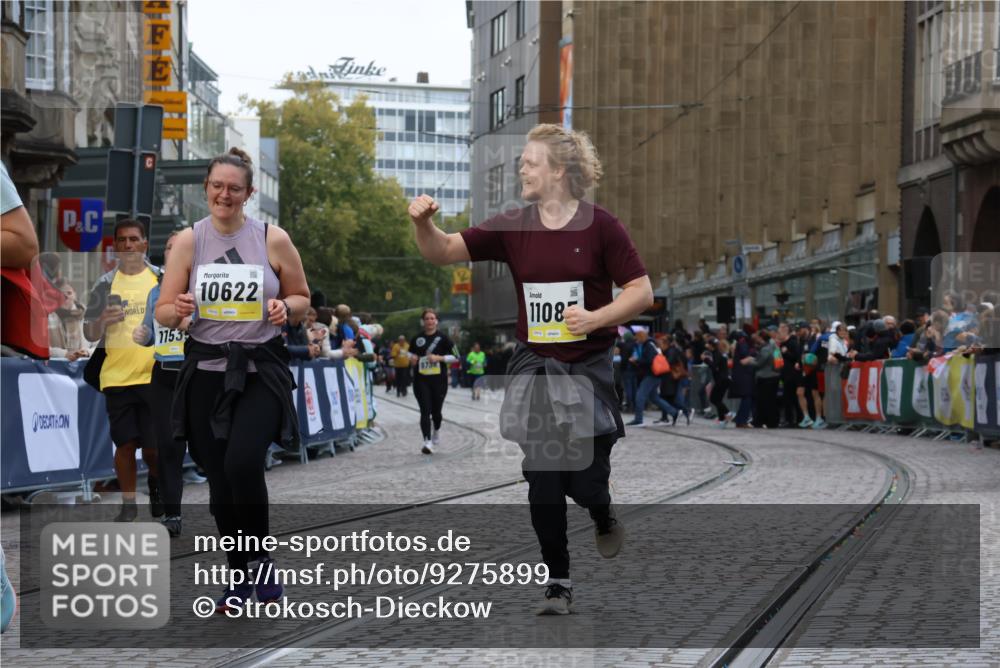 05.10.2025 - 20. swb-Marathon Bremen Strokosch-Dieckow http://msf.ph/oto/9275899 05.10.2025 11:12:18 Ziel 9373, 9374, 10622, 10899, 11085, 11535 meine-sportfotos.de