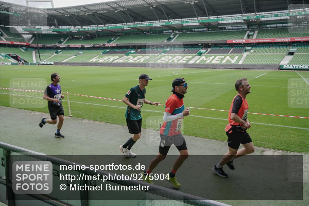 05.10.2025 - 20. swb-Marathon Bremen Michael Burmester http://msf.ph/oto/9275904 05.10.2025 12:53:25 Laufen im Stadion 248, 550, 590, 832, 869, 1009, 1164, 1367, 1538, 1600, 1656, 1667, 1868, 2030, 2050, 2072, 2075, 2250, 2288, 3363, 3553, 4132, 4218, 4294, 4573, 4729, 4746, 4935, 5169, 5425, 5571, 5579, 5866, 5944, 6492, 6806, 7255, 7408, 7617, 7905, 8238, 8297, 8431, 8462, 8499, 8709, 615, 793, 1298, 1431, 4805, 4914, 4935, 5447, 5561, 6630, 6677, 7277, 7416, 7634, 7773, 7975, 8349, 8580, 8921, 10338 meine-sportfotos.de