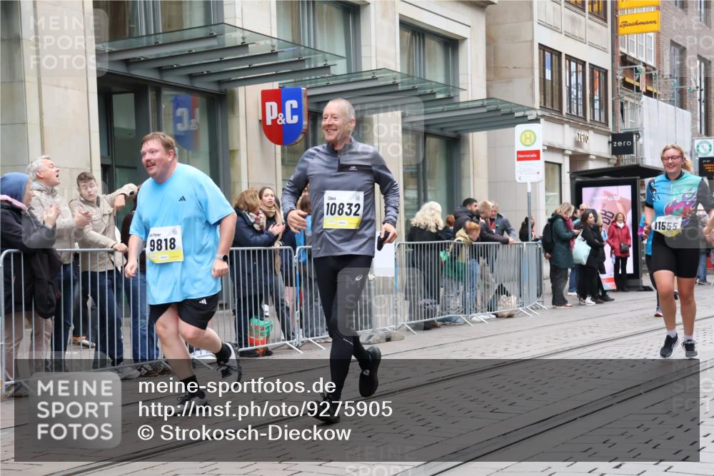 05.10.2025 - 20. swb-Marathon Bremen Strokosch-Dieckow http://msf.ph/oto/9275905 05.10.2025 11:13:57 Ziel 9380, 9695, 9724, 9756, 9818, 9819, 10114, 10115, 10201, 10491, 10832, 11036, 11135, 11539, 11555, 9380, 9695, 9724, 9756, 9818, 9819, 10114, 10115, 10201, 10491, 10832, 11036, 11135, 11539, 11555 meine-sportfotos.de