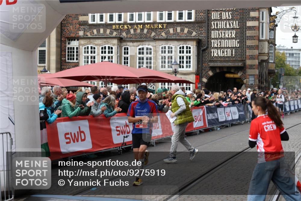 05.10.2025 - 20. swb-Marathon Bremen Yannick Fuchs http://msf.ph/oto/9275919 05.10.2025 12:37:32 Ziel 302 meine-sportfotos.de