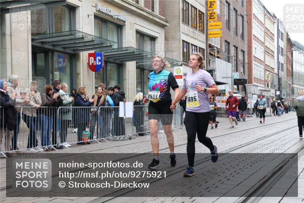 05.10.2025 - 20. swb-Marathon Bremen Strokosch-Dieckow http://msf.ph/oto/9275921 05.10.2025 11:13:58 Ziel 9380, 9695, 9724, 9756, 9818, 9819, 10114, 10115, 10201, 10292, 10491, 10832, 11036, 11072, 11135, 11539, 11555, 9380, 9695, 9724, 9756, 9818, 9819, 10114, 10115, 10201, 10292, 10491, 10832, 11036, 11072, 11135, 11539, 11555 meine-sportfotos.de