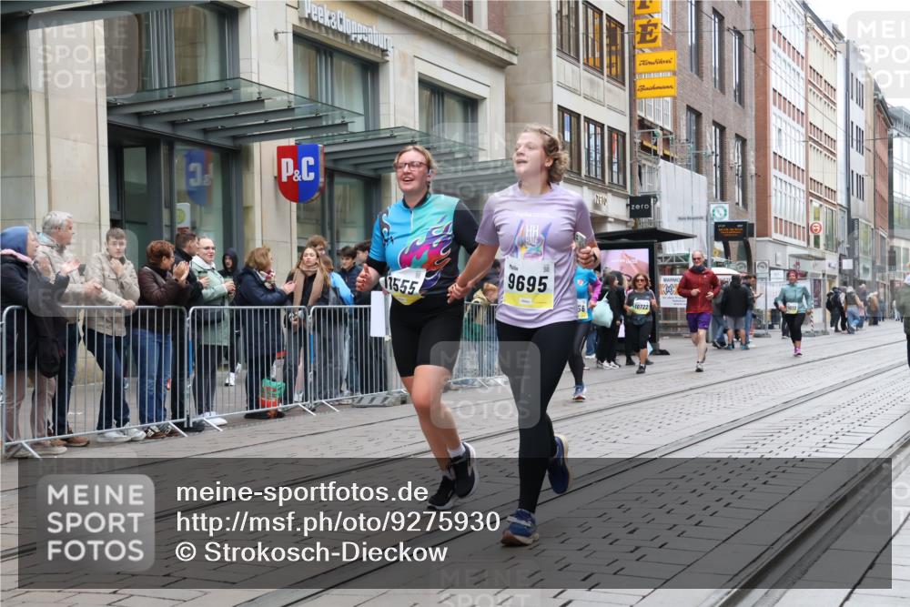 05.10.2025 - 20. swb-Marathon Bremen Strokosch-Dieckow http://msf.ph/oto/9275930 05.10.2025 11:13:59 Ziel 9380, 9695, 9724, 9756, 9818, 9819, 10114, 10115, 10201, 10292, 10491, 10832, 11036, 11072, 11135, 11139, 11539, 11555, 9380, 9695, 9724, 9756, 9818, 9819, 10114, 10115, 10201, 10292, 10491, 10832, 11036, 11072, 11135, 11139, 11539, 11555 meine-sportfotos.de