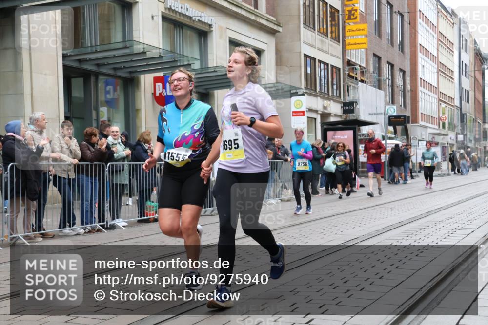 05.10.2025 - 20. swb-Marathon Bremen Strokosch-Dieckow http://msf.ph/oto/9275940 05.10.2025 11:13:59 Ziel 9380, 9695, 9724, 9756, 9818, 9819, 10114, 10115, 10201, 10292, 10491, 10832, 11036, 11072, 11135, 11139, 11539, 11555, 9380, 9695, 9724, 9756, 9818, 9819, 10114, 10115, 10201, 10292, 10491, 10832, 11036, 11072, 11135, 11139, 11539, 11555 meine-sportfotos.de