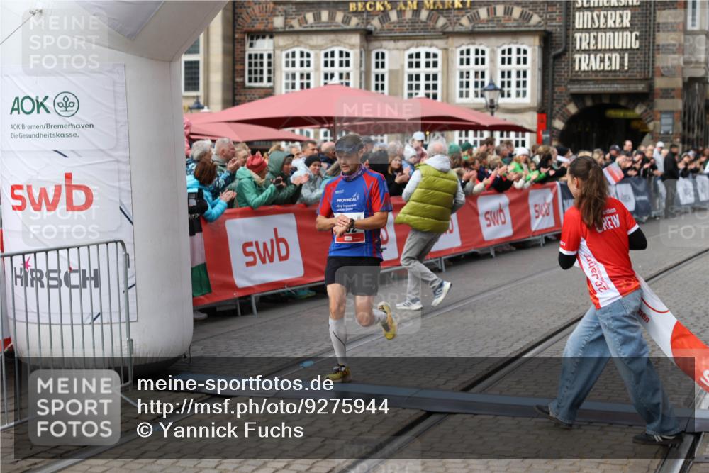 05.10.2025 - 20. swb-Marathon Bremen Yannick Fuchs http://msf.ph/oto/9275944 05.10.2025 12:37:33 Ziel 302 meine-sportfotos.de