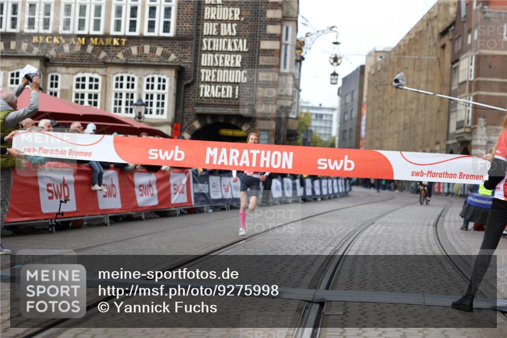 05.10.2025 - 20. swb-Marathon Bremen Yannick Fuchs http://msf.ph/oto/9275998 05.10.2025 12:37:36 Ziel 302, 1101 meine-sportfotos.de