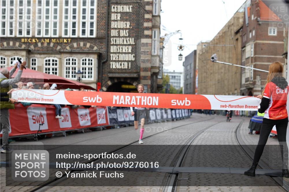 05.10.2025 - 20. swb-Marathon Bremen Yannick Fuchs http://msf.ph/oto/9276016 05.10.2025 12:37:36 Ziel 302, 1101 meine-sportfotos.de