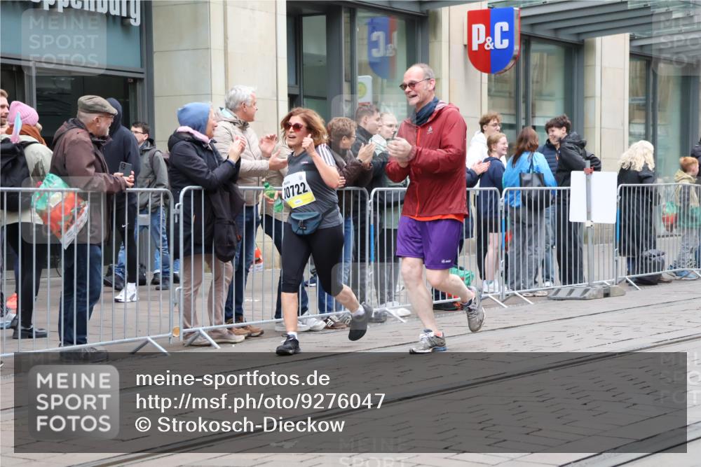 05.10.2025 - 20. swb-Marathon Bremen Strokosch-Dieckow http://msf.ph/oto/9276047 05.10.2025 11:14:05 Ziel 9695, 9724, 9756, 9818, 9819, 9861, 9970, 10114, 10115, 10201, 10292, 10722, 10832, 11072, 11135, 11139, 11473, 11539, 11555, 9695, 9724, 9756, 9818, 9819, 9861, 9970, 10114, 10115, 10201, 10292, 10722, 10832, 11072, 11135, 11139, 11473, 11539, 11555 meine-sportfotos.de