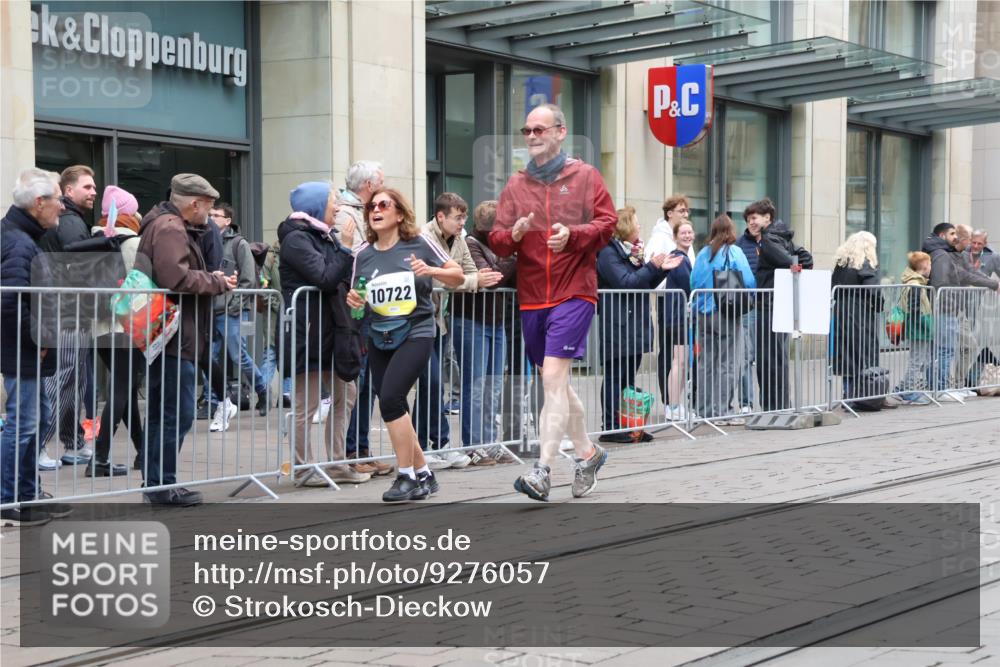 05.10.2025 - 20. swb-Marathon Bremen Strokosch-Dieckow http://msf.ph/oto/9276057 05.10.2025 11:14:05 Ziel 9695, 9724, 9756, 9818, 9819, 9861, 9970, 10114, 10115, 10201, 10292, 10722, 10832, 11072, 11135, 11139, 11473, 11539, 11555, 9695, 9724, 9756, 9818, 9819, 9861, 9970, 10114, 10115, 10201, 10292, 10722, 10832, 11072, 11135, 11139, 11473, 11539, 11555 meine-sportfotos.de