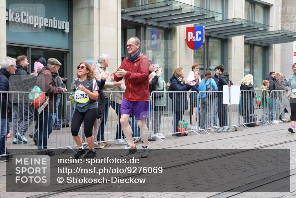 05.10.2025 - 20. swb-Marathon Bremen Strokosch-Dieckow http://msf.ph/oto/9276069 05.10.2025 11:14:05 Ziel 9695, 9724, 9756, 9818, 9819, 9861, 9970, 10114, 10115, 10201, 10292, 10722, 10832, 11072, 11135, 11139, 11473, 11539, 11555, 9695, 9724, 9756, 9818, 9819, 9861, 9970, 10114, 10115, 10201, 10292, 10722, 10832, 11072, 11135, 11139, 11473, 11539, 11555 meine-sportfotos.de