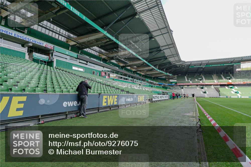05.10.2025 - 20. swb-Marathon Bremen Michael Burmester http://msf.ph/oto/9276075 05.10.2025 10:18:31 Laufen im Stadion 9280, 10905, 11201, 9291, 10905, 11739 meine-sportfotos.de