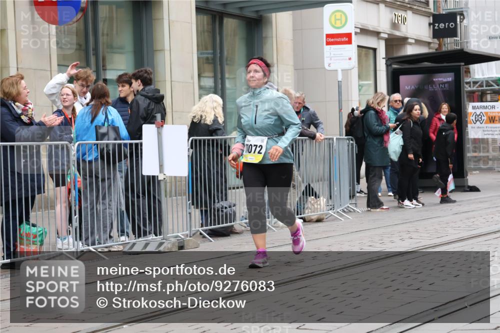 05.10.2025 - 20. swb-Marathon Bremen Strokosch-Dieckow http://msf.ph/oto/9276083 05.10.2025 11:14:06 Ziel 9695, 9724, 9756, 9818, 9819, 9861, 9970, 10114, 10115, 10201, 10292, 10722, 10832, 11072, 11135, 11139, 11473, 11539, 11555, 9695, 9724, 9756, 9818, 9819, 9861, 9970, 10114, 10115, 10201, 10292, 10722, 10832, 11072, 11135, 11139, 11473, 11539, 11555 meine-sportfotos.de