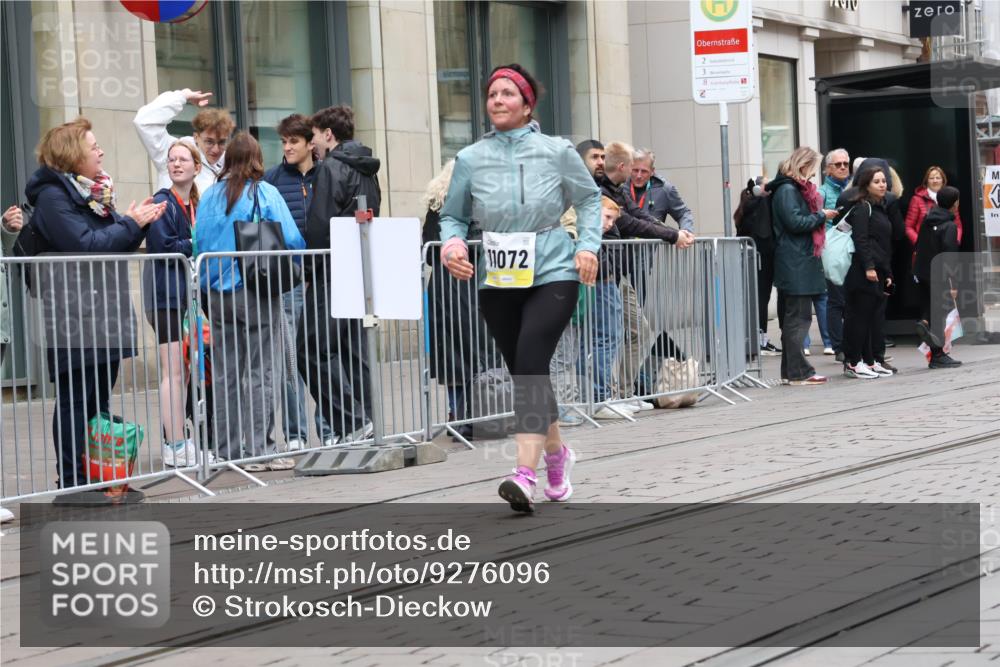 05.10.2025 - 20. swb-Marathon Bremen Strokosch-Dieckow http://msf.ph/oto/9276096 05.10.2025 11:14:06 Ziel 9695, 9724, 9756, 9818, 9819, 9861, 9970, 10114, 10115, 10201, 10292, 10722, 10832, 11072, 11135, 11139, 11473, 11539, 11555, 9695, 9724, 9756, 9818, 9819, 9861, 9970, 10114, 10115, 10201, 10292, 10722, 10832, 11072, 11135, 11139, 11473, 11539, 11555 meine-sportfotos.de
