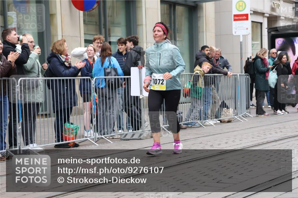 05.10.2025 - 20. swb-Marathon Bremen Strokosch-Dieckow http://msf.ph/oto/9276107 05.10.2025 11:14:07 Ziel 9695, 9724, 9756, 9818, 9819, 9861, 9970, 10114, 10115, 10201, 10292, 10722, 10832, 11072, 11135, 11139, 11473, 11539, 11555, 9695, 9724, 9756, 9818, 9819, 9861, 9970, 10114, 10115, 10201, 10292, 10722, 10832, 11072, 11135, 11139, 11473, 11539, 11555 meine-sportfotos.de