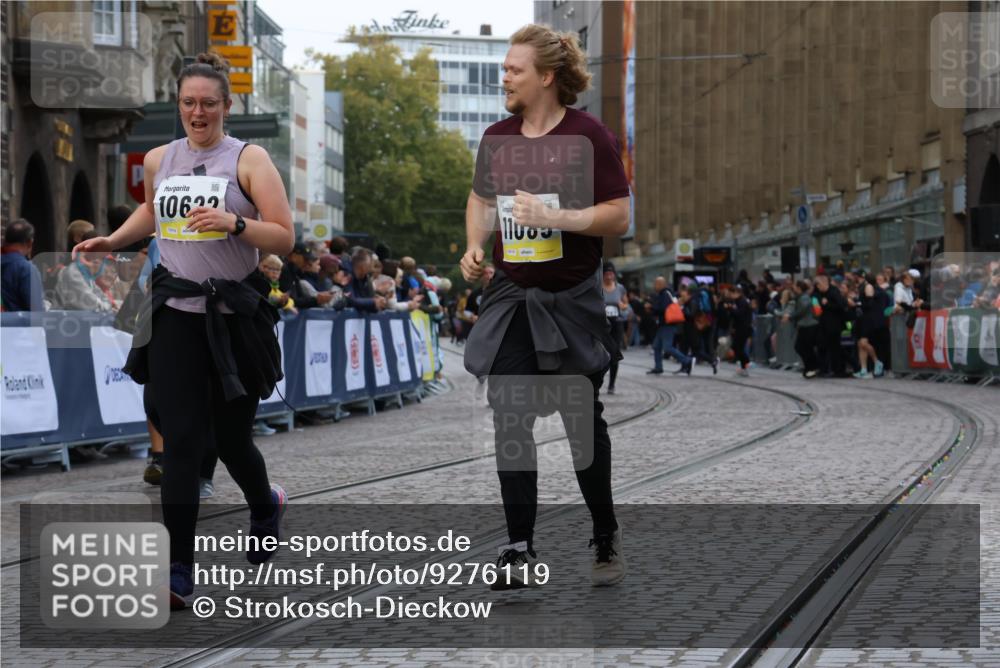 05.10.2025 - 20. swb-Marathon Bremen Strokosch-Dieckow http://msf.ph/oto/9276119 05.10.2025 11:12:18 Ziel 9373, 9374, 10622, 10899, 11085, 11535 meine-sportfotos.de
