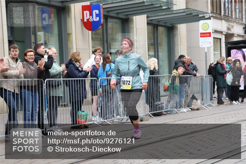 05.10.2025 - 20. swb-Marathon Bremen Strokosch-Dieckow http://msf.ph/oto/9276121 05.10.2025 11:14:07 Ziel 9695, 9724, 9756, 9818, 9819, 9861, 9970, 10114, 10115, 10201, 10292, 10722, 10832, 11072, 11135, 11139, 11473, 11539, 11555, 9695, 9724, 9756, 9818, 9819, 9861, 9970, 10114, 10115, 10201, 10292, 10722, 10832, 11072, 11135, 11139, 11473, 11539, 11555 meine-sportfotos.de