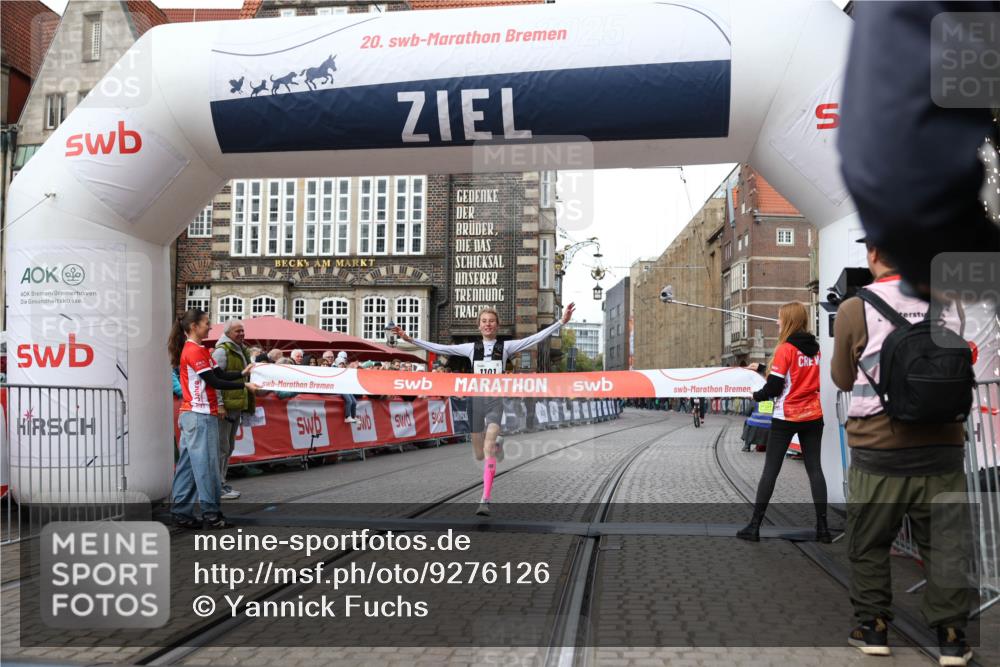 05.10.2025 - 20. swb-Marathon Bremen Yannick Fuchs http://msf.ph/oto/9276126 05.10.2025 12:37:37 Ziel 302, 1101 meine-sportfotos.de
