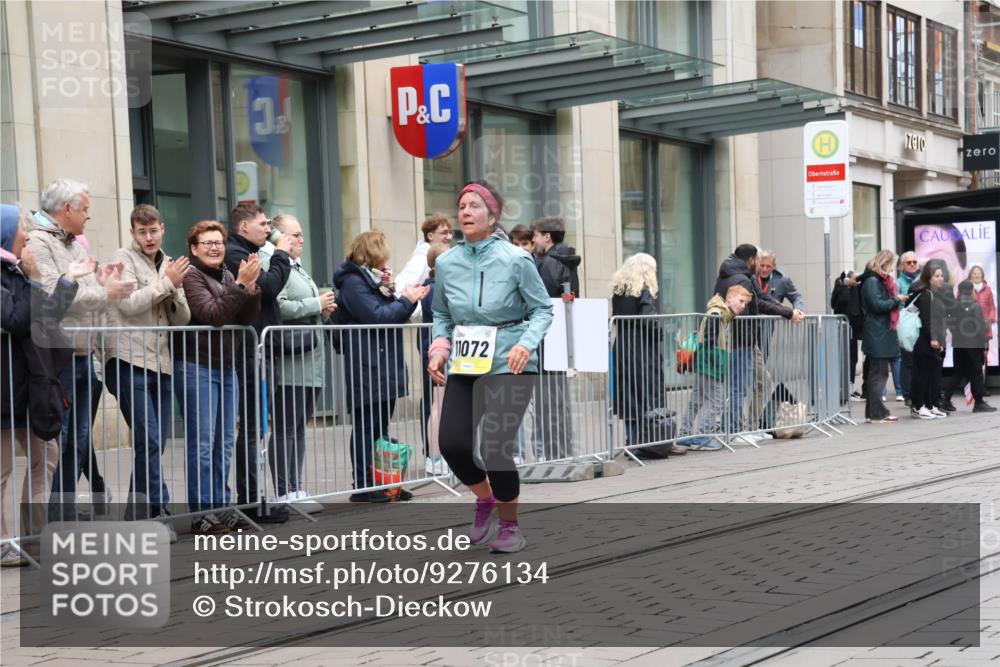 05.10.2025 - 20. swb-Marathon Bremen Strokosch-Dieckow http://msf.ph/oto/9276134 05.10.2025 11:14:07 Ziel 9695, 9724, 9756, 9818, 9819, 9861, 9970, 10114, 10115, 10201, 10292, 10722, 10832, 11072, 11135, 11139, 11473, 11539, 11555, 9695, 9724, 9756, 9818, 9819, 9861, 9970, 10114, 10115, 10201, 10292, 10722, 10832, 11072, 11135, 11139, 11473, 11539, 11555 meine-sportfotos.de