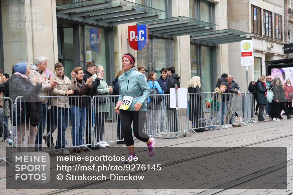 05.10.2025 - 20. swb-Marathon Bremen Strokosch-Dieckow http://msf.ph/oto/9276145 05.10.2025 11:14:08 Ziel 9695, 9724, 9756, 9818, 9819, 9861, 9970, 10114, 10115, 10201, 10292, 10722, 10832, 11072, 11135, 11139, 11473, 11539, 11555, 9695, 9724, 9756, 9818, 9819, 9861, 9970, 10114, 10115, 10201, 10292, 10722, 10832, 11072, 11135, 11139, 11473, 11539, 11555 meine-sportfotos.de