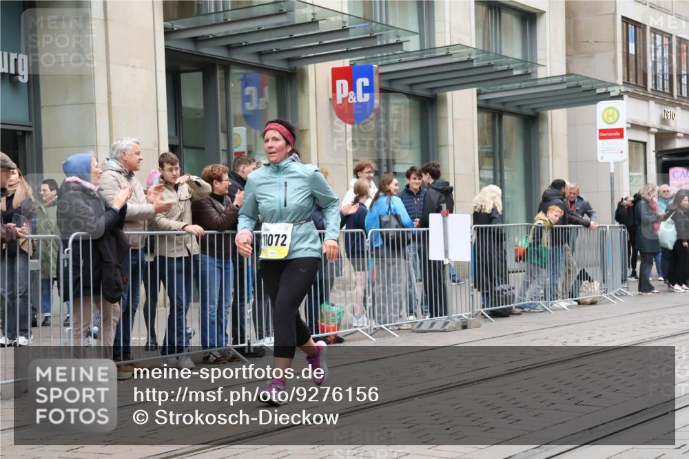 05.10.2025 - 20. swb-Marathon Bremen Strokosch-Dieckow http://msf.ph/oto/9276156 05.10.2025 11:14:08 Ziel 9695, 9724, 9756, 9818, 9819, 9861, 9970, 10114, 10115, 10201, 10292, 10722, 10832, 11072, 11135, 11139, 11473, 11539, 11555, 9695, 9724, 9756, 9818, 9819, 9861, 9970, 10114, 10115, 10201, 10292, 10722, 10832, 11072, 11135, 11139, 11473, 11539, 11555 meine-sportfotos.de