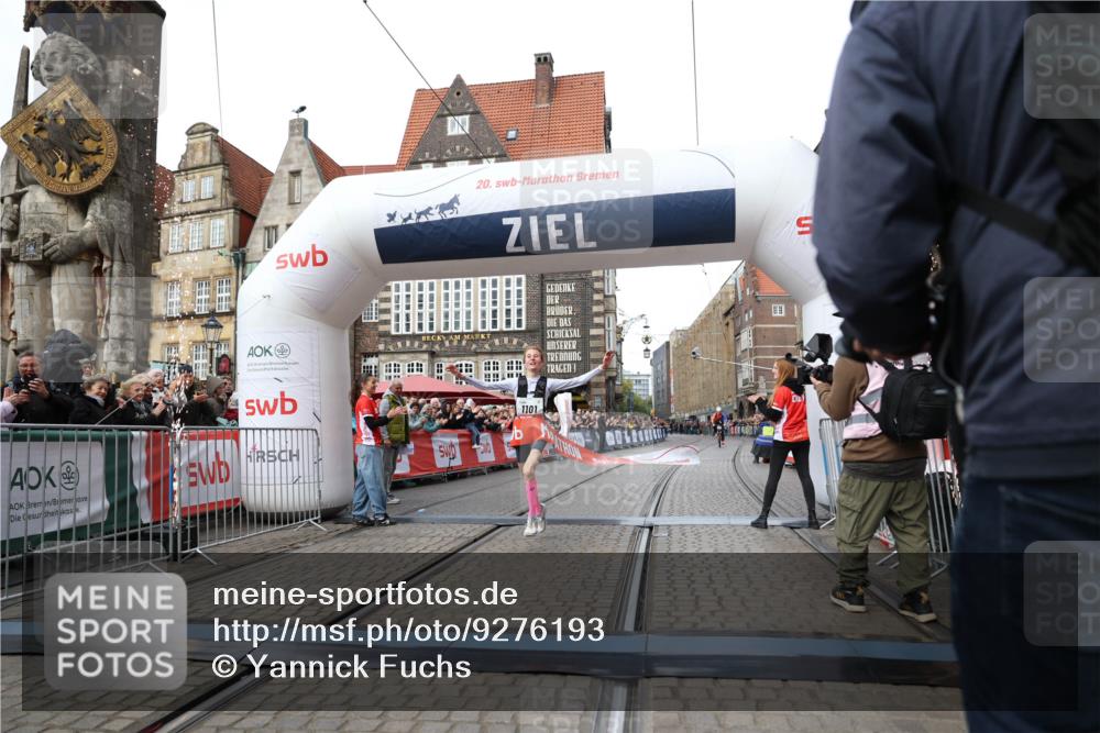 05.10.2025 - 20. swb-Marathon Bremen Yannick Fuchs http://msf.ph/oto/9276193 05.10.2025 12:37:38 Ziel 302, 1101 meine-sportfotos.de