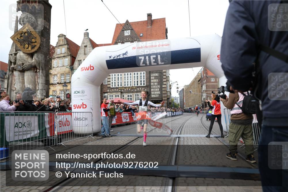 05.10.2025 - 20. swb-Marathon Bremen Yannick Fuchs http://msf.ph/oto/9276202 05.10.2025 12:37:38 Ziel 302, 1101 meine-sportfotos.de