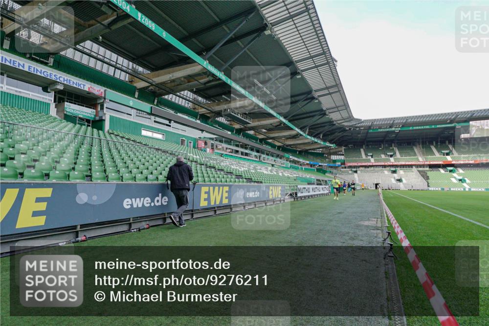 05.10.2025 - 20. swb-Marathon Bremen Michael Burmester http://msf.ph/oto/9276211 05.10.2025 10:21:00 Laufen im Stadion 9336, 9340, 9429, 9480, 9527, 9596, 9694, 9697, 9829, 9833, 10372, 10410, 10476, 10538, 11013, 11185, 11188, 11341, 11443, 11687, 9319 meine-sportfotos.de