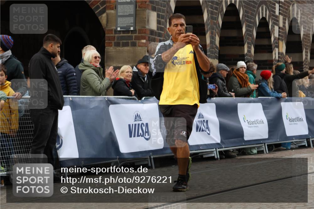 05.10.2025 - 20. swb-Marathon Bremen Strokosch-Dieckow http://msf.ph/oto/9276221 05.10.2025 11:12:23 Ziel 9373, 9374, 10282, 10899, 11535 meine-sportfotos.de
