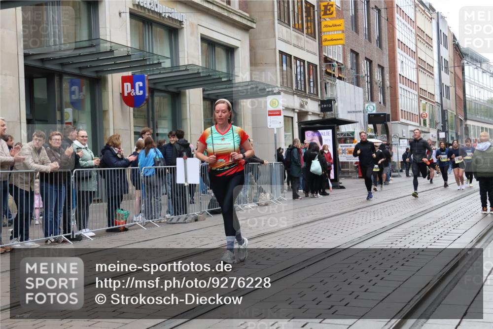 05.10.2025 - 20. swb-Marathon Bremen Strokosch-Dieckow http://msf.ph/oto/9276228 05.10.2025 11:14:18 Ziel 9756, 9861, 9970, 10292, 10602, 10722, 11072, 11139, 11448, 11473, 11557, 9756, 9861, 9970, 10292, 10602, 10722, 11072, 11139, 11448, 11473, 11557 meine-sportfotos.de