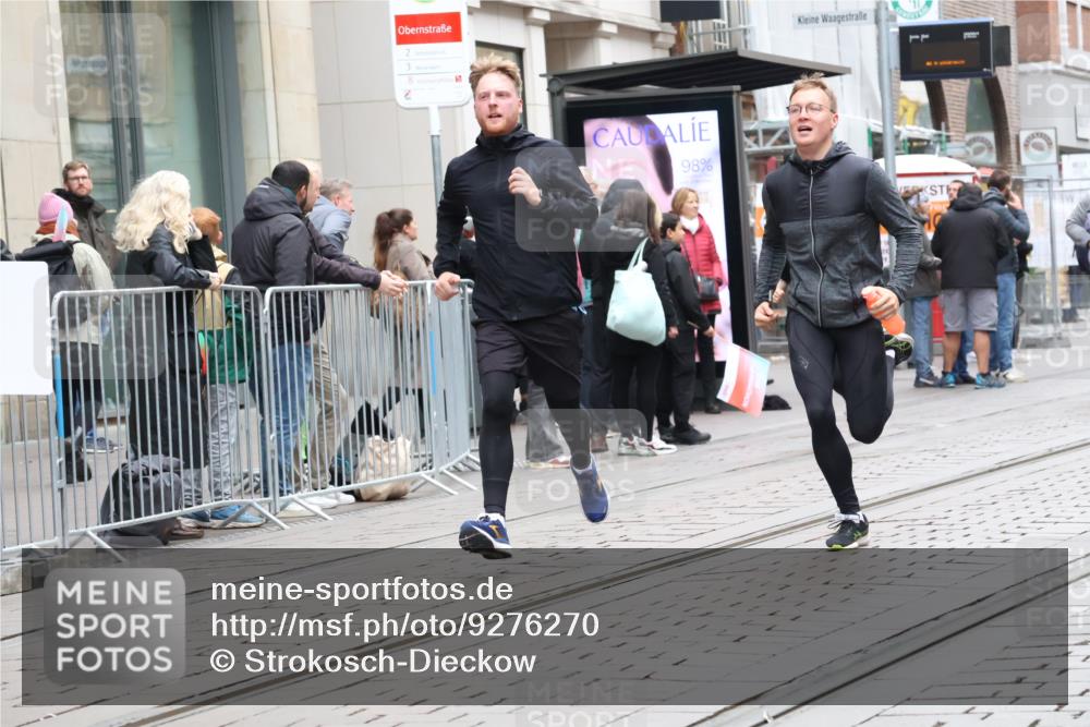 05.10.2025 - 20. swb-Marathon Bremen Strokosch-Dieckow http://msf.ph/oto/9276270 05.10.2025 11:14:20 Ziel 9303, 9861, 9970, 10292, 10602, 10722, 11072, 11139, 11448, 11473, 11557, 9303, 9861, 9970, 10292, 10602, 10722, 11072, 11139, 11448, 11473, 11557 meine-sportfotos.de