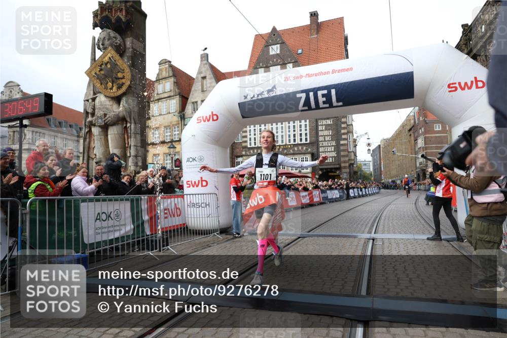 05.10.2025 - 20. swb-Marathon Bremen Yannick Fuchs http://msf.ph/oto/9276278 05.10.2025 12:37:39 Ziel 302, 1101 meine-sportfotos.de